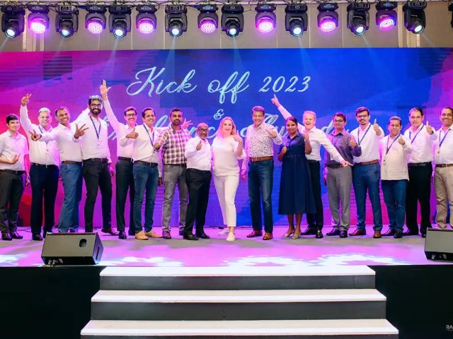 99x celebrates top performers of 2022 and long-standing employees 99x celebrates top performers of 2022 and long-standing employees